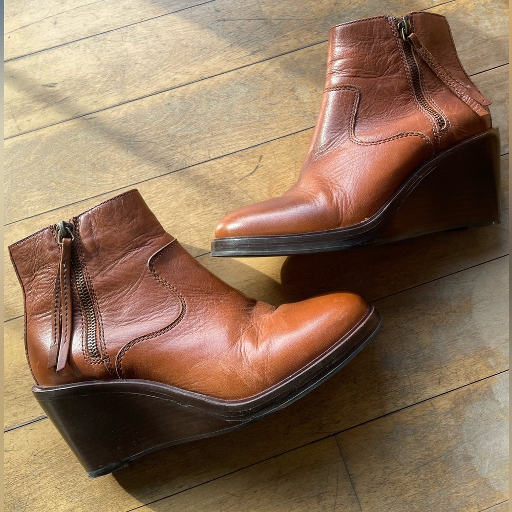CLARKS beautiful soft leather wedge booties! Like new!